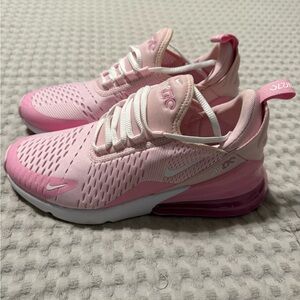 Nike Air Max 270 in Soft Pink